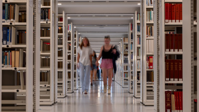 studenten in gang ub